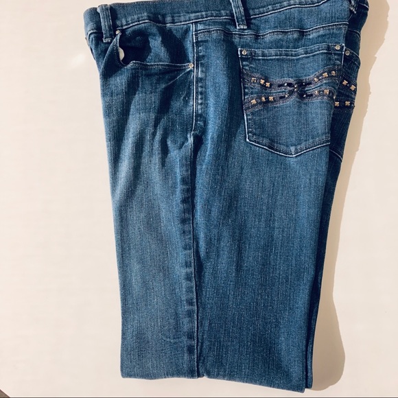 WHBM Flare Leg Mid-Rise Blue Jeans. - Picture 4 of 8